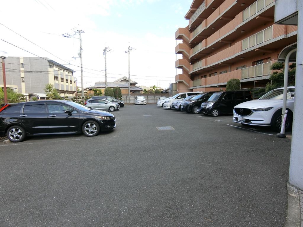 27/30 駐車場