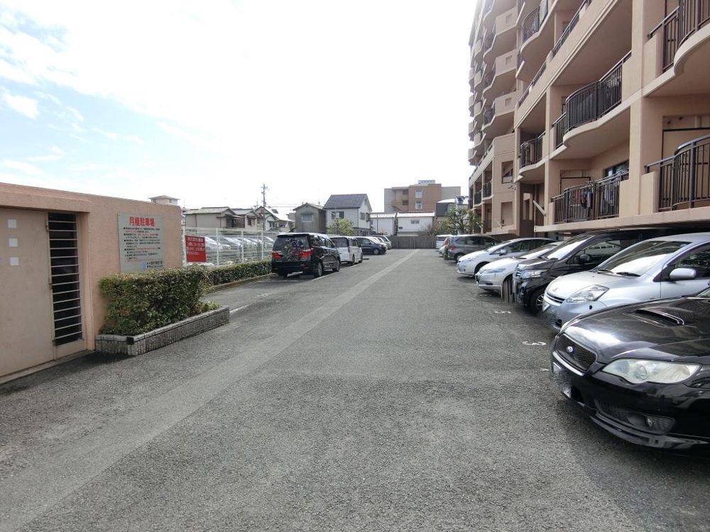 27/30 駐車場