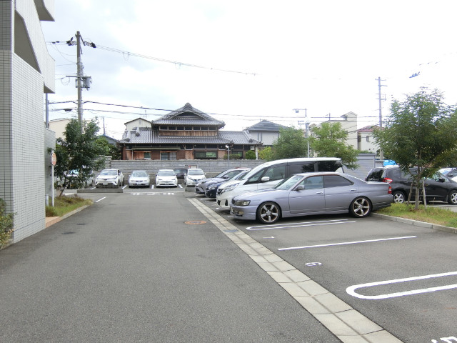 27/30 駐車場