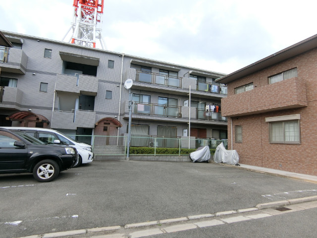 27/30 駐車場