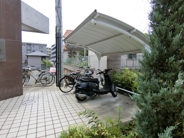 27/30 駐車場