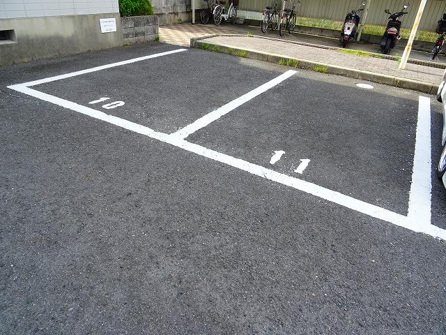 27/30 駐車場