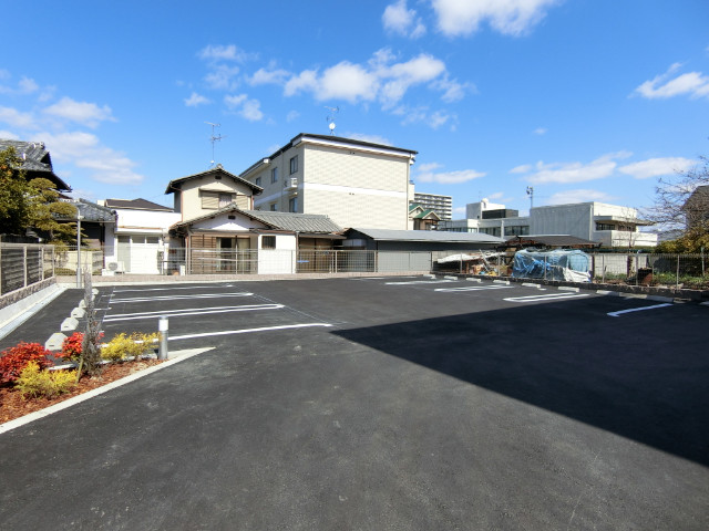 27/30 駐車場