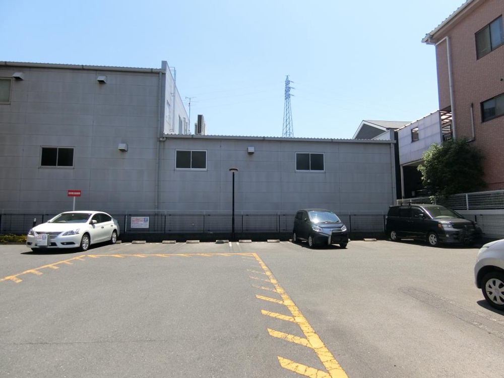 27/30 駐車場