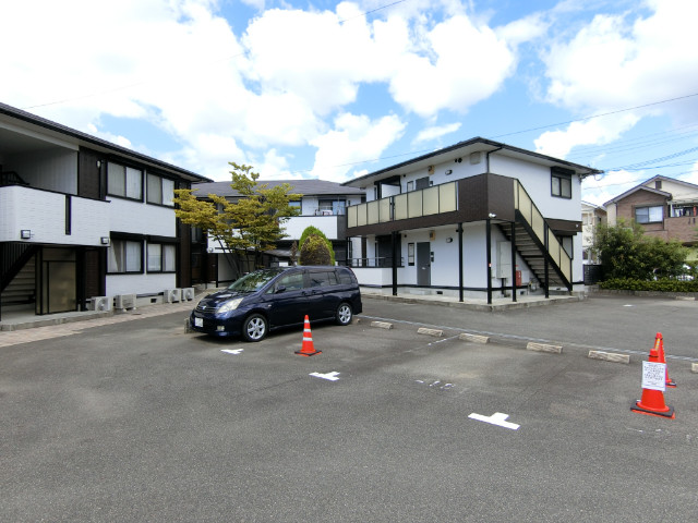 28/30 駐車場