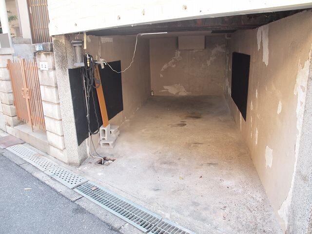 27/30 駐車場