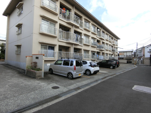 28/30 駐車場