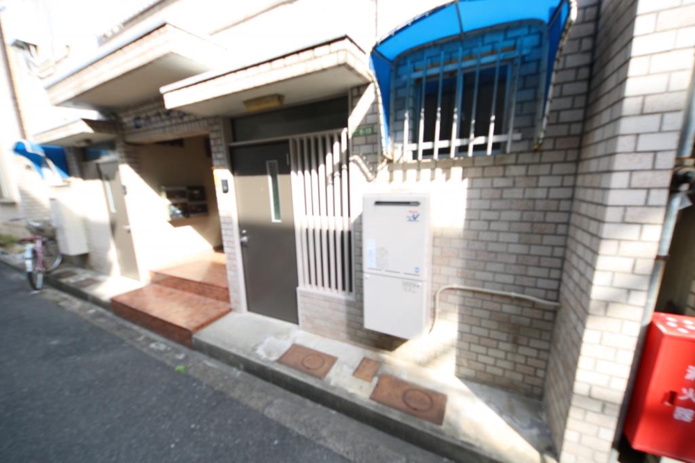 28/30 エントランス