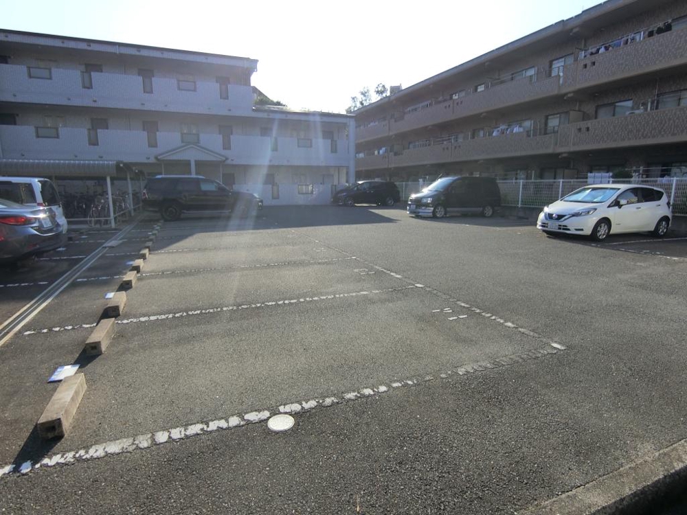 27/30 駐車場