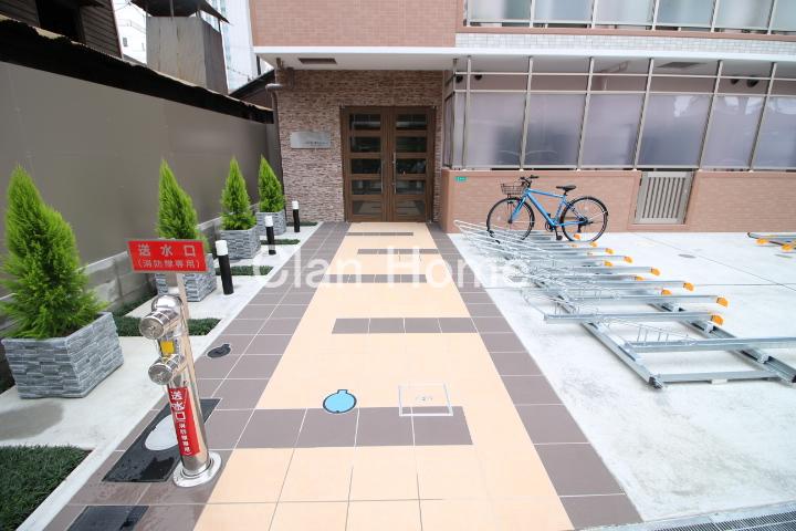 27/30 エントランス