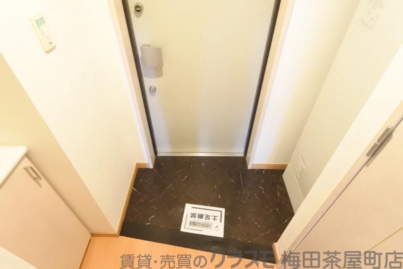 19/30 玄関