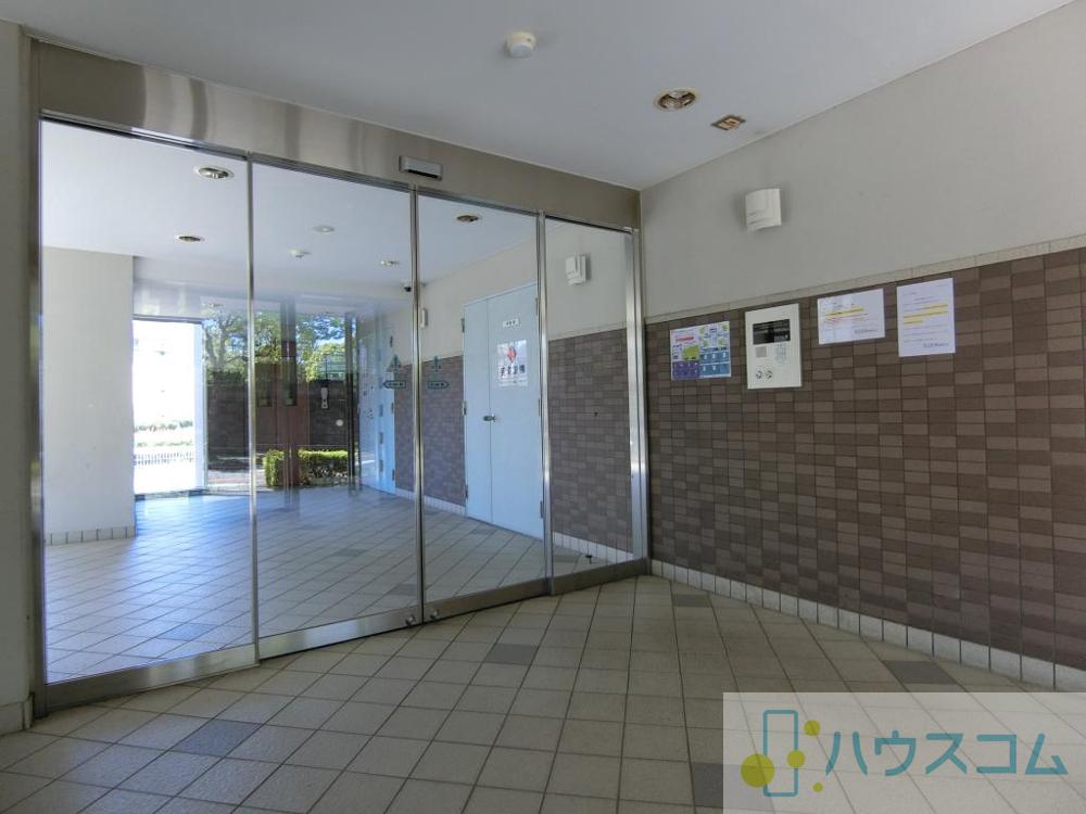 27/30 エントランス