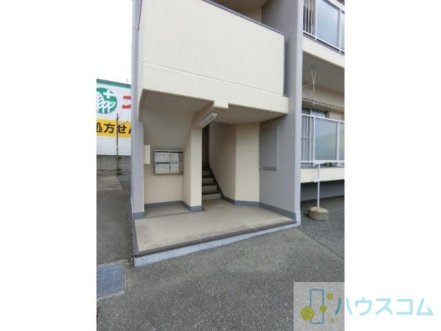 27/30 エントランス