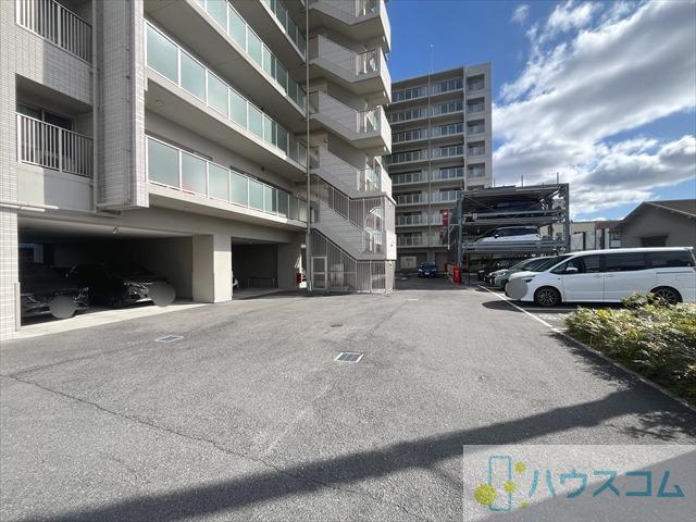 27/30 駐車場