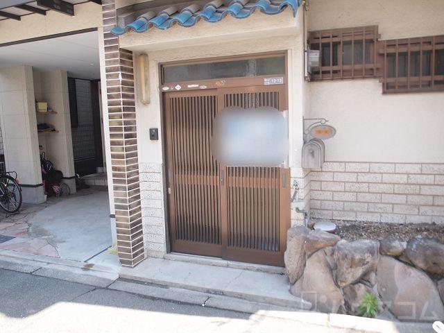 26/30 エントランス