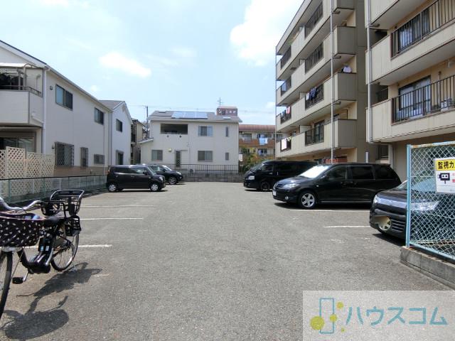 27/30 駐車場