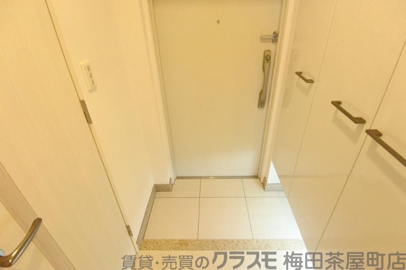 19/30 玄関