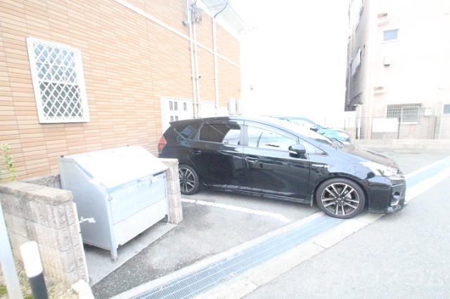 27/30 駐車場