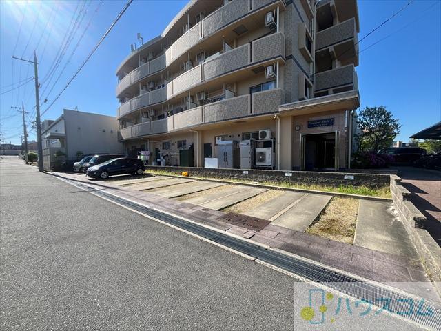 23/29 駐車場