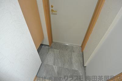 19/30 玄関