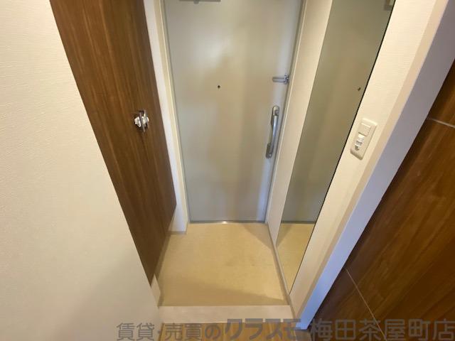 16/30 玄関