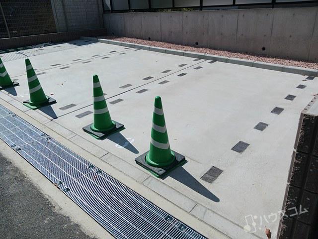 2/4 駐車場