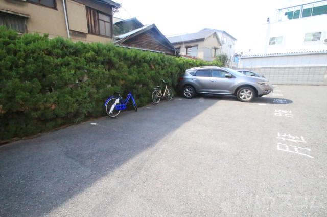 27/30 駐車場