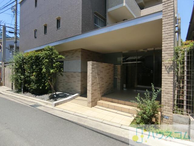 27/30 エントランス