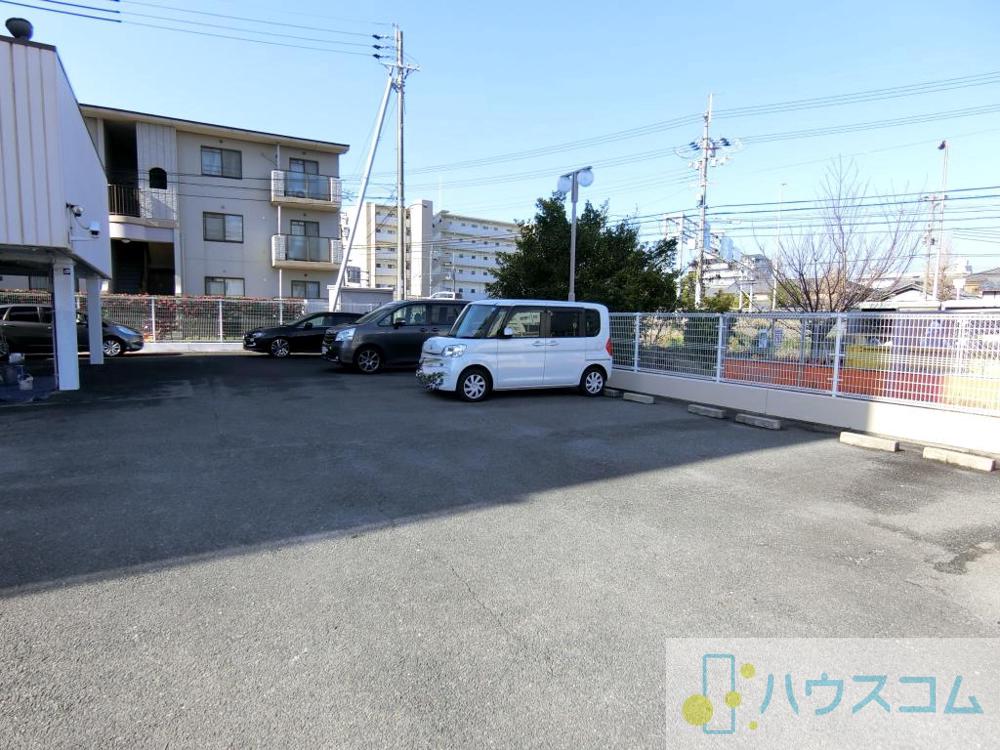 27/30 駐車場