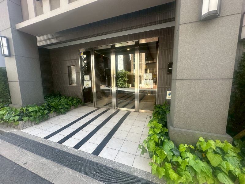 24/30 エントランス