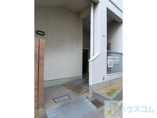 23/30 エントランス