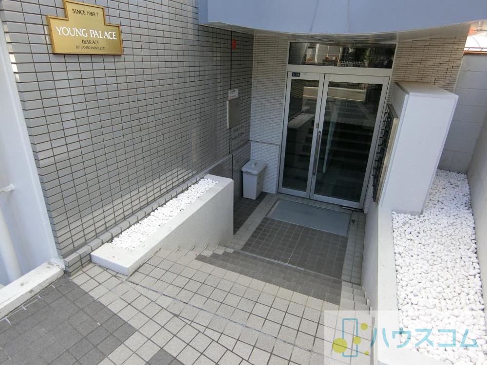 24/30 エントランス