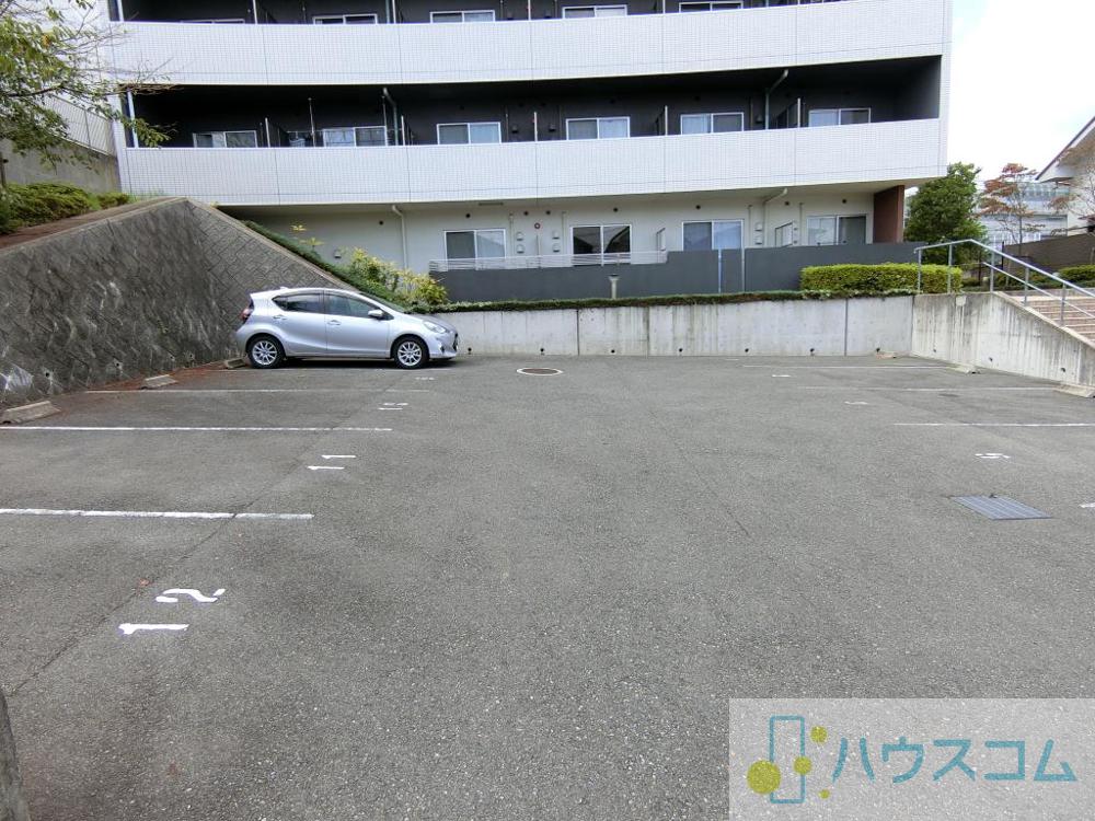 27/30 駐車場