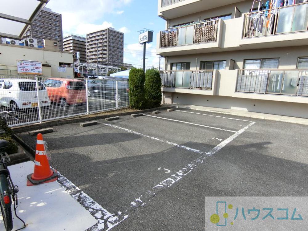 27/30 駐車場