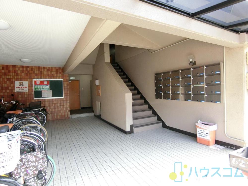 25/30 エントランス