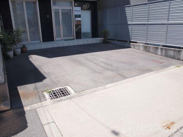 28/30 駐車場
