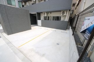 28/30 駐車場