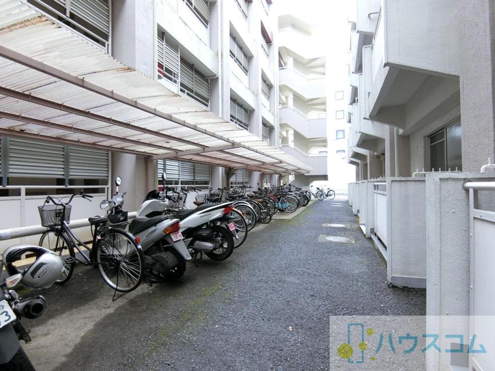 27/30 駐車場