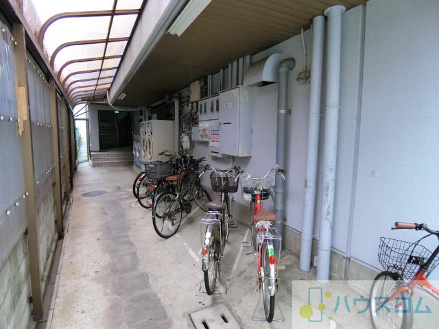 27/30 エントランス