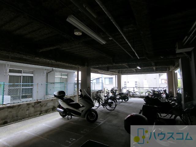 28/30 駐車場