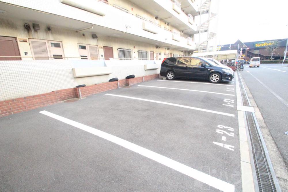 2/3 駐車場
