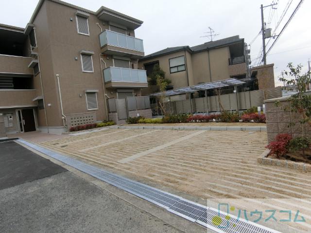 27/30 駐車場