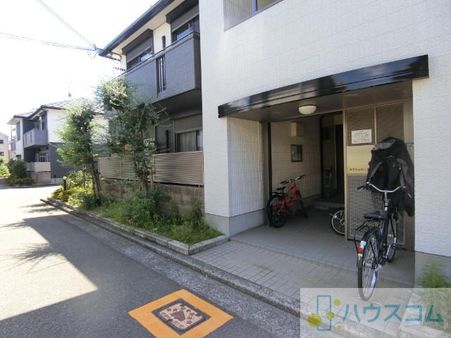 28/30 エントランス