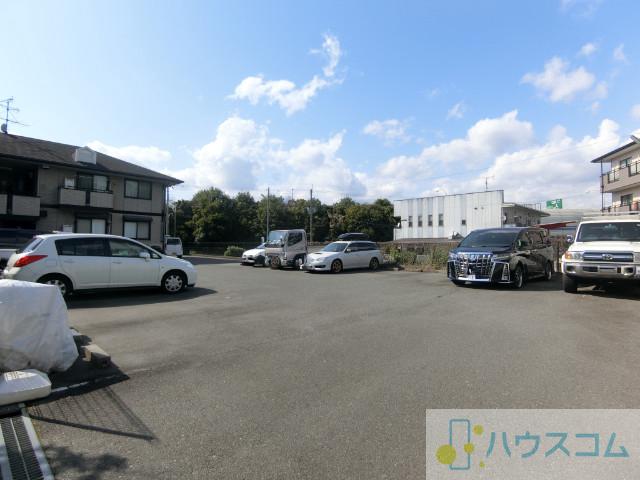 27/30 駐車場