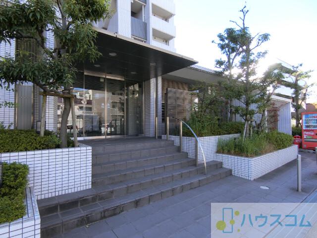 27/30 エントランス