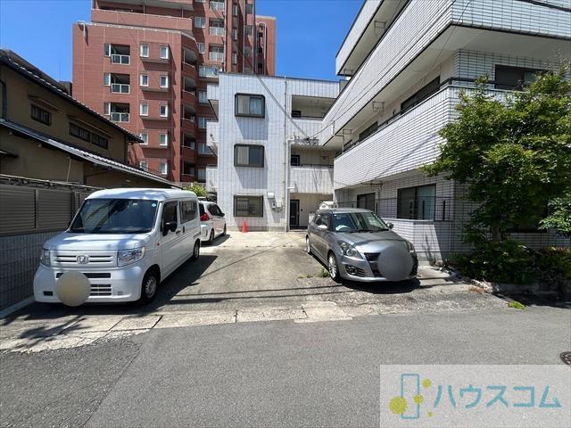 27/30 駐車場
