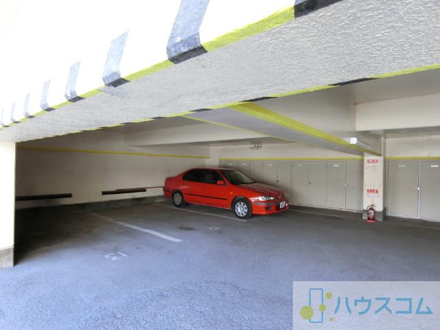 26/30 駐車場