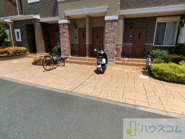 27/30 エントランス