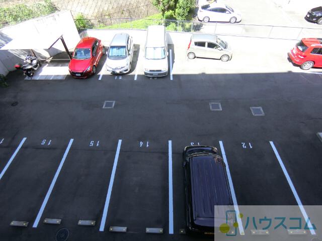 28/30 駐車場