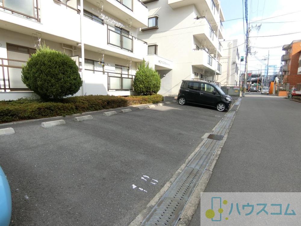 27/30 駐車場